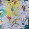 Miniatura de foto de Satén estampado con flores azules y amarillas