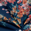 Miniatura de foto de Satén empolvado con elastán azul estampado flores