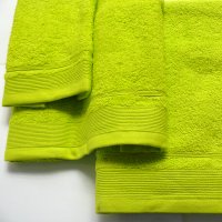 Miniatura de foto de Juego de 3 toallas 450gr verde pistacho