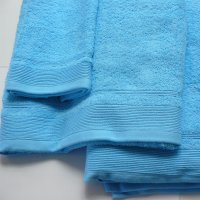 Miniatura de foto de Juego de 3 toallas 450gr celeste