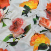 Miniatura de foto de Gasa estampada fondo blanco rosas rojas grandes