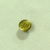 Miniatura de foto de Botón tejado dorado