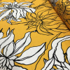 Miniatura de foto de Satén amarillo estampado flor blanco y negro