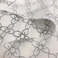 Miniatura de foto de Popelín estampado flor encadenada gris y blanco