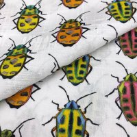 Miniatura de foto de Algodón fondo blanco escarabajo multicolor