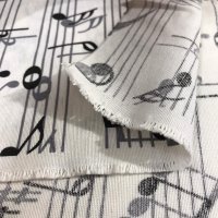 Miniatura de foto de Loneta estampado notas musicales blanco y negro