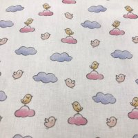 Miniatura de foto de Popelín estampado nubes y pajaritos rosa
