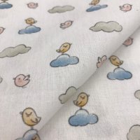 Miniatura de foto de Popelín estampado nubes y pajaritos azul