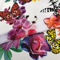 Miniatura de foto de Gasa estampada flores y mariposas