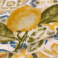 Miniatura de foto de Loneta estampada limones y azulejos azul
