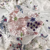 Miniatura de foto de Encaje bordado florecillas multicolor blanco