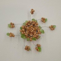 Miniatura de foto de Broche flor de madera y piedra verde