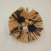 Miniatura de foto de Flor de ráfia y abalorios negra