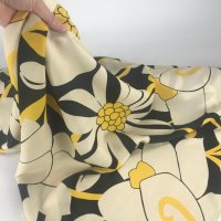 Miniatura de foto de Crep satén flor amarillo