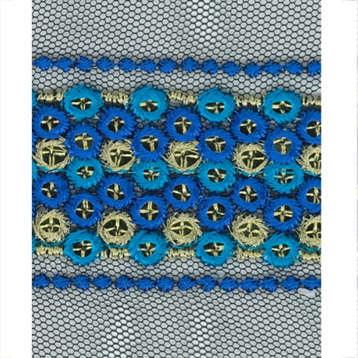 Foto de tira bordada con lentejuelas azul, turquesa y beige
