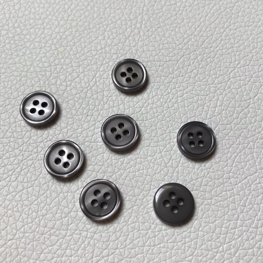 Botón 4 agujeros gris 11mm