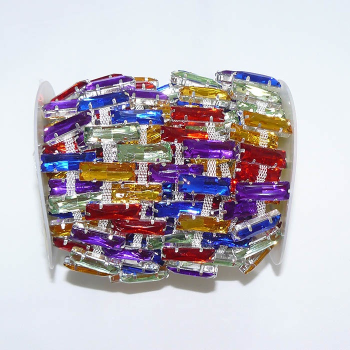 Galón con cristales rectangulares multicolor