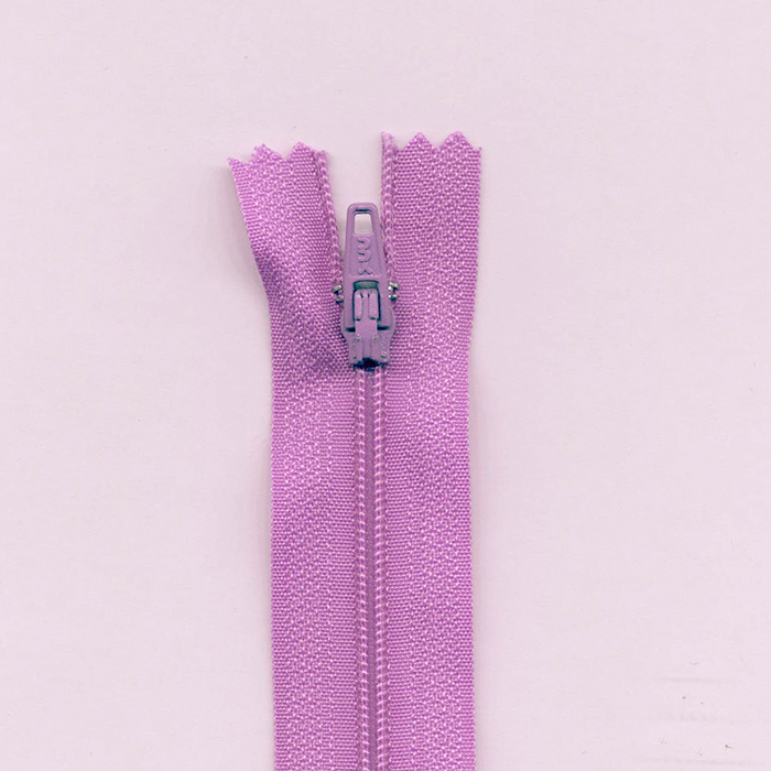 Foto de Cremallera de nylon lila 60 cm
