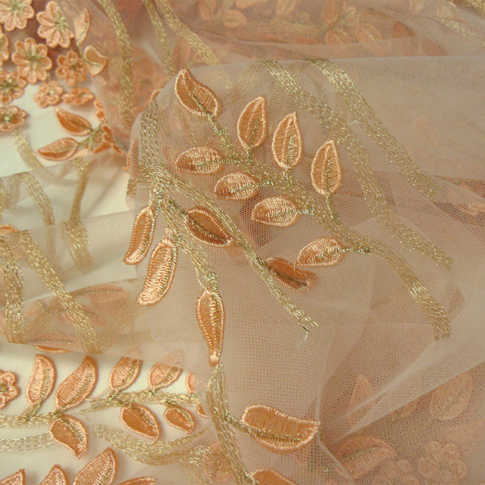 Foto de Encaje tul bordado flores salmón y oro