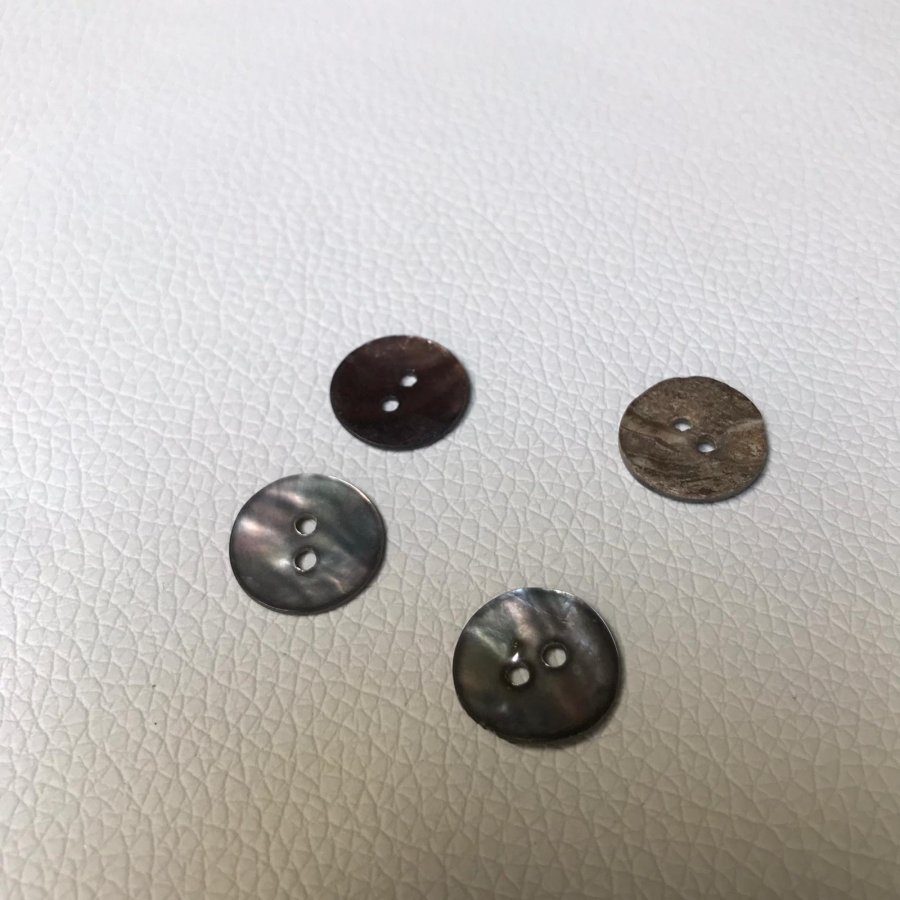 Botón nacarado gris 15mm