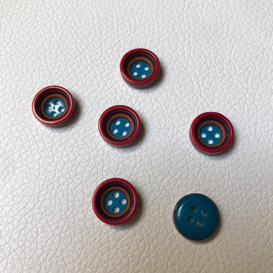 Botón rojo y azul 13mm.