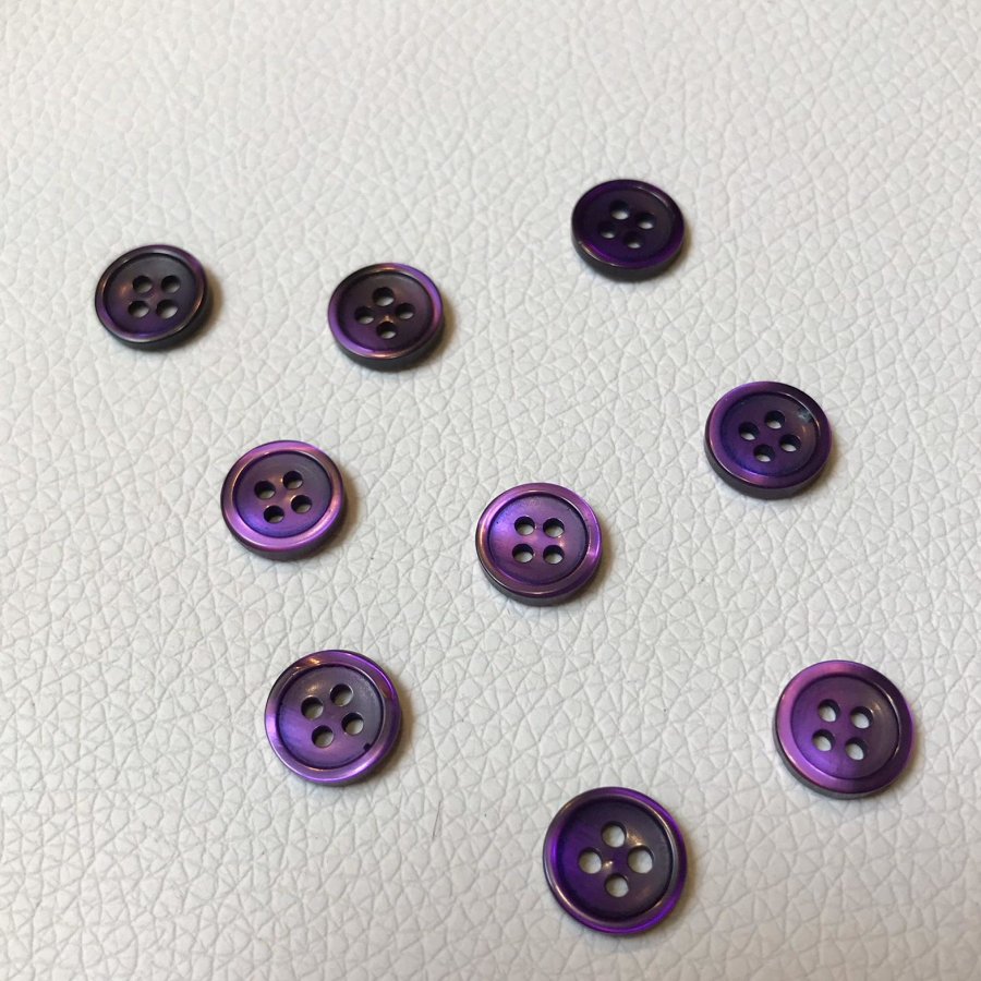 Botón violeta 12mm.