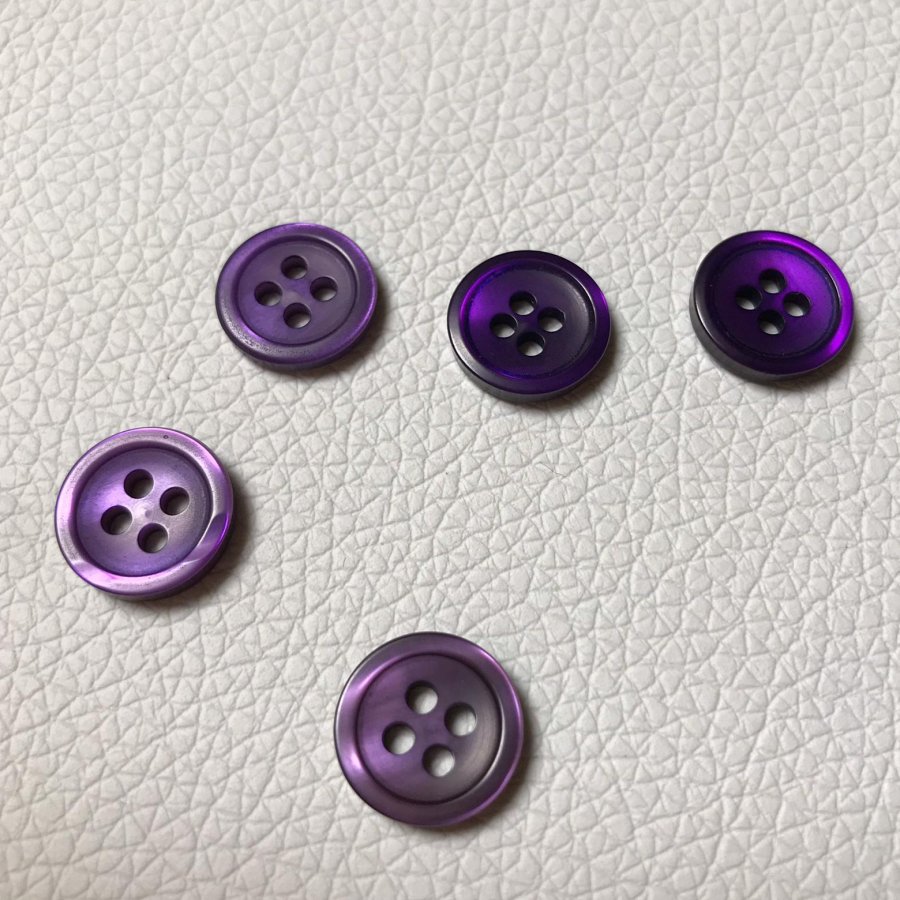 Botón violeta 11mm.