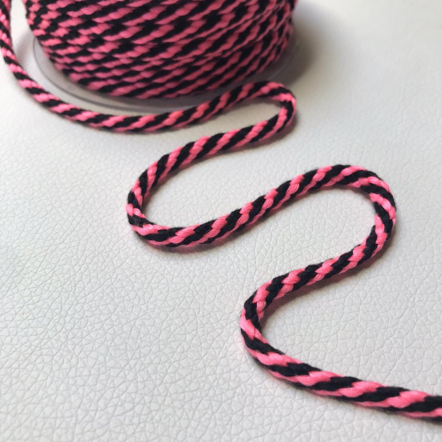 Foto de Cordón trenzado bicolor 5mm rosa y negro
