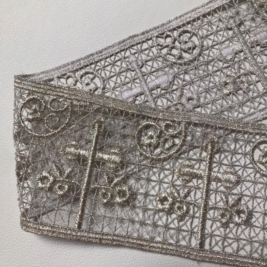 Foto de Puntilla guipur metalizado de iglesia plata 10cm.