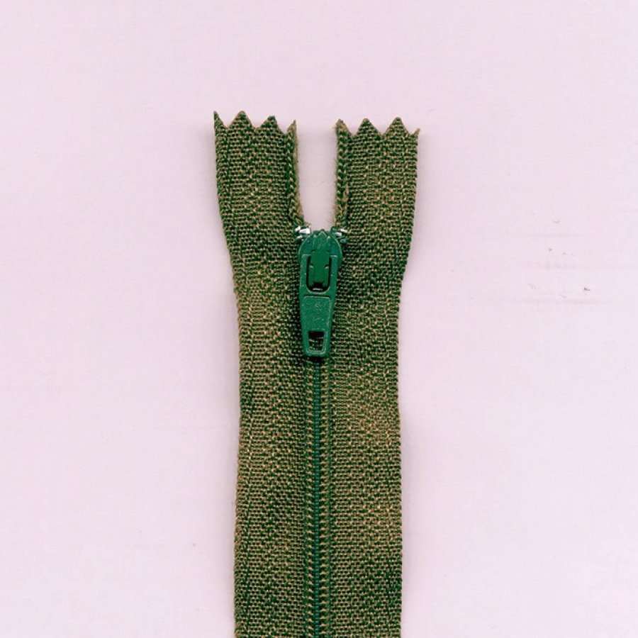 Foto de Cremallera de nylon cerrada 22cm verde musgo