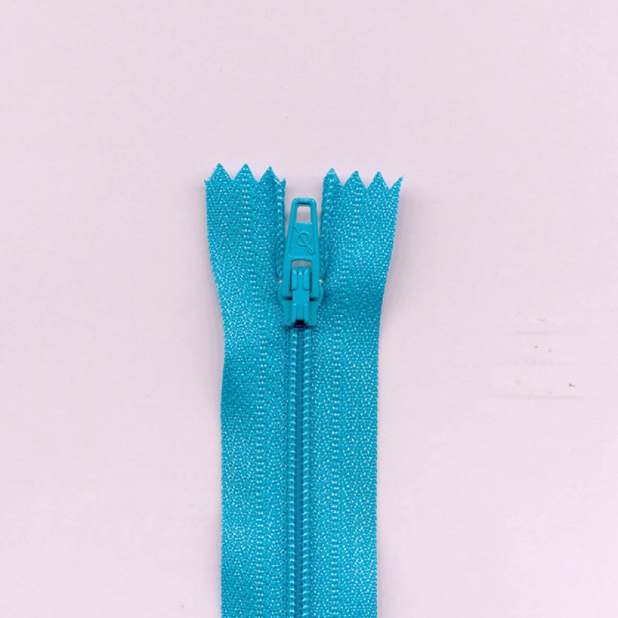 Foto de Cremallera de nylon cerrada 35cm azul pastel